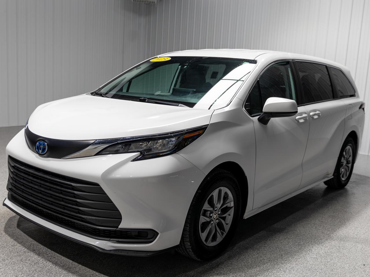2023 Toyota Sienna LE 8-Passenger Hybrid Cranberry PA