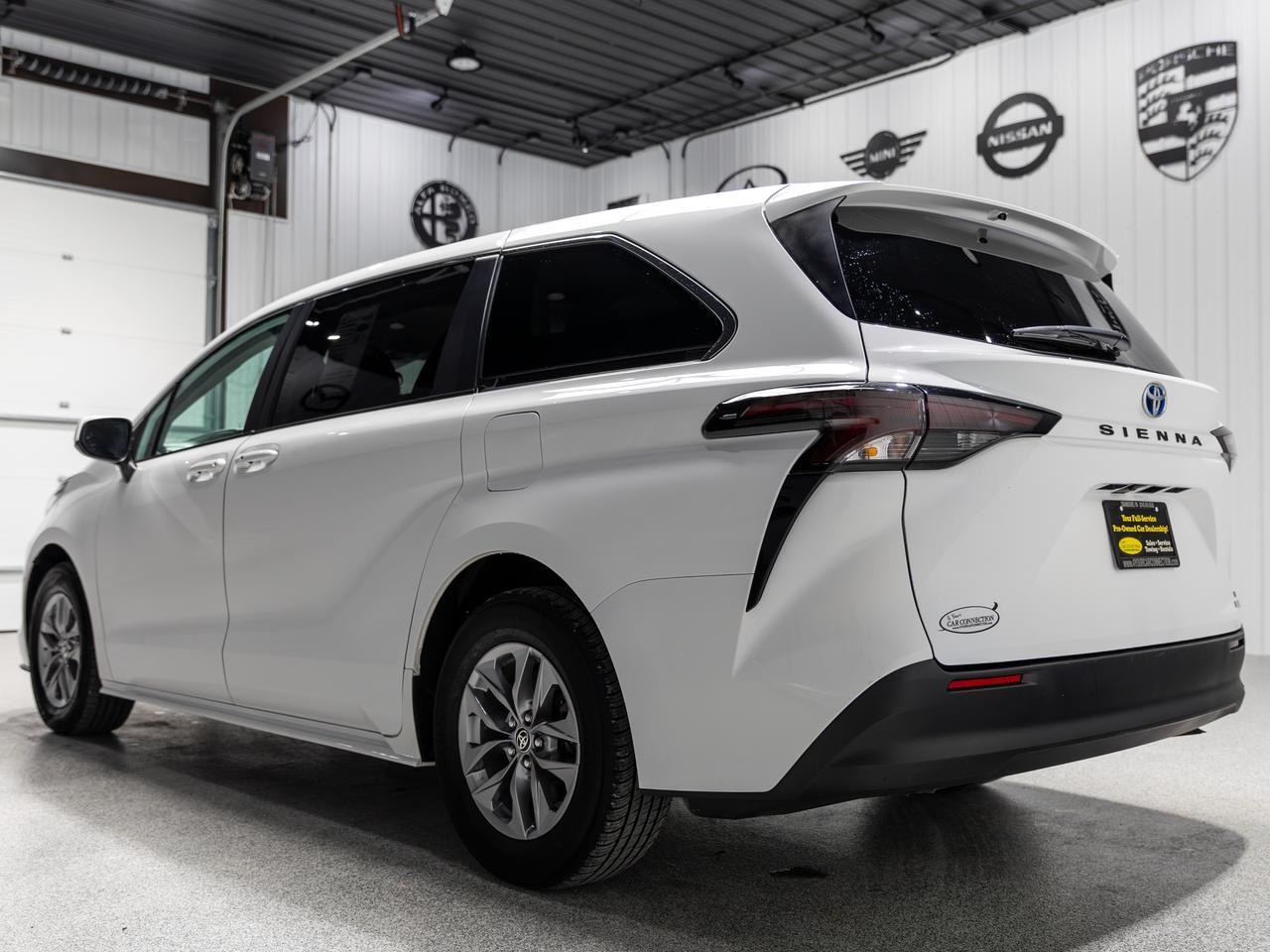 2023 Toyota Sienna LE 8-Passenger Hybrid Cranberry PA