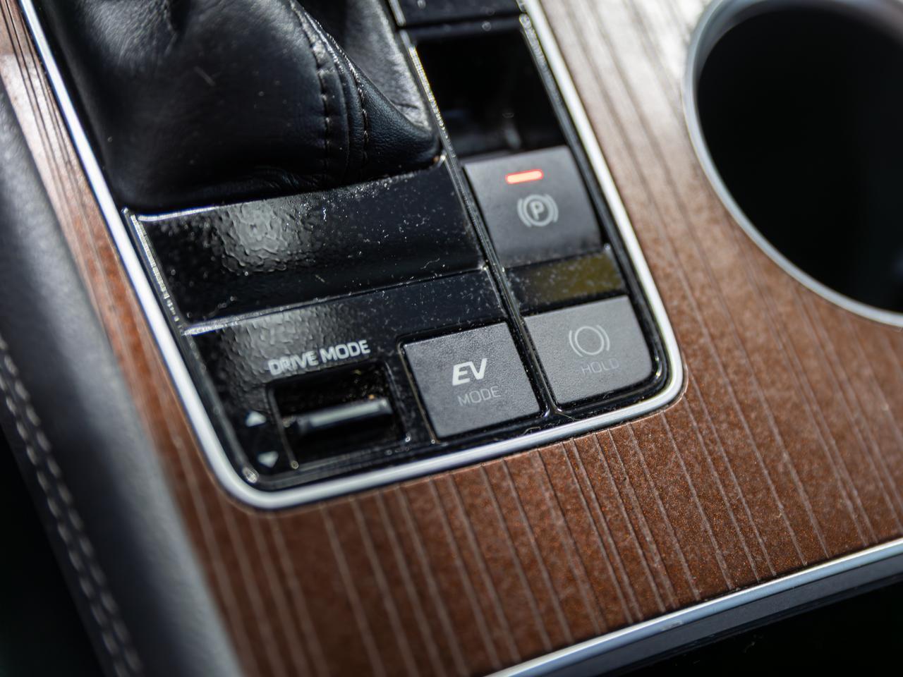 2023 Toyota Sienna LE 8-Passenger Hybrid Cranberry PA