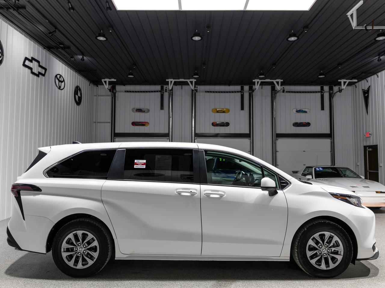 2023 Toyota Sienna LE 8-Passenger Hybrid Cranberry PA