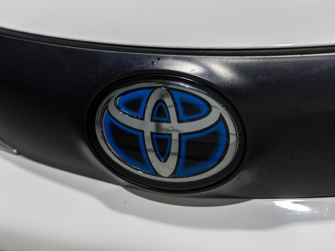 2023 Toyota Sienna LE 8-Passenger Hybrid Cranberry PA