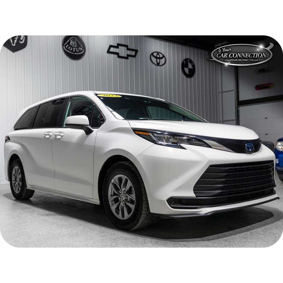 2023 Toyota Sienna LE 8-Passenger Hybrid Cranberry PA
