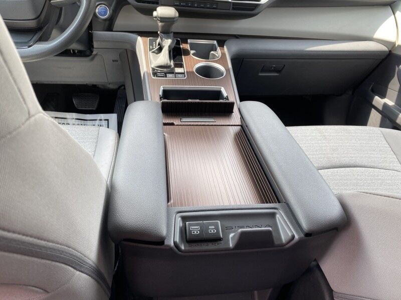 2023 Toyota Sienna LE Bristol  PA