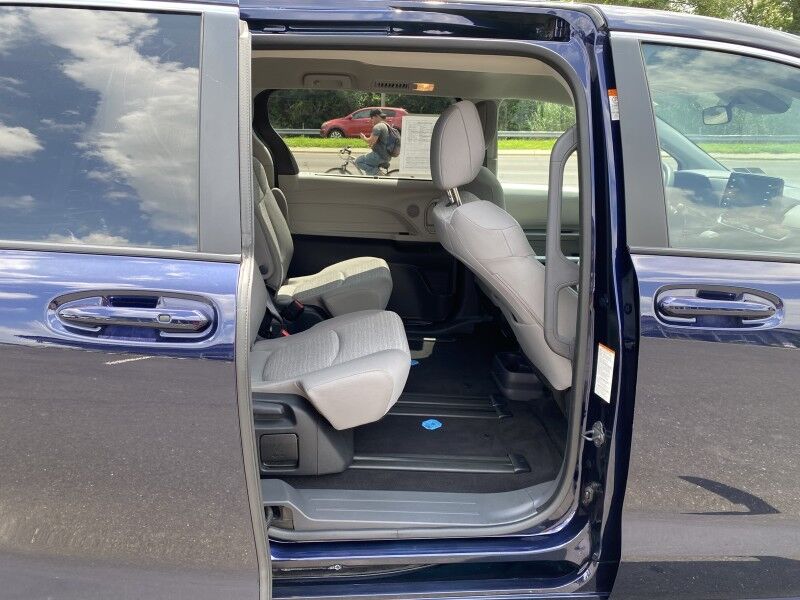 2023 Toyota Sienna LE Bristol  PA