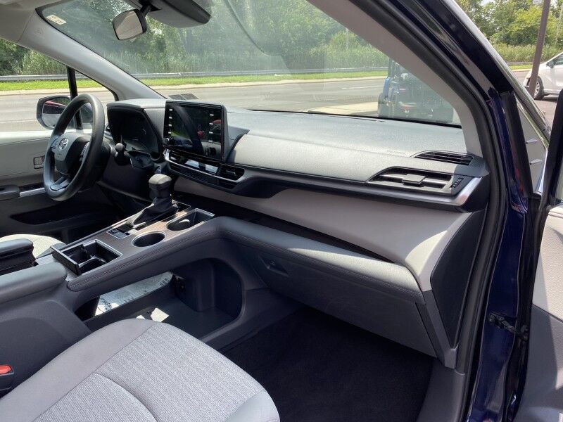 2023 Toyota Sienna LE Bristol  PA