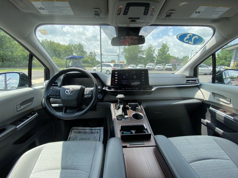 2023 Toyota Sienna LE Bristol  PA