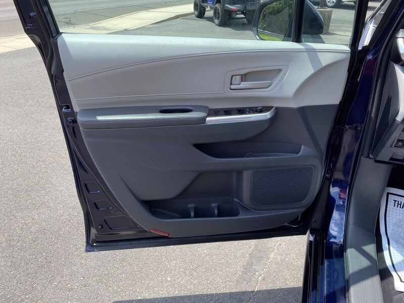 2023 Toyota Sienna LE Bristol  PA
