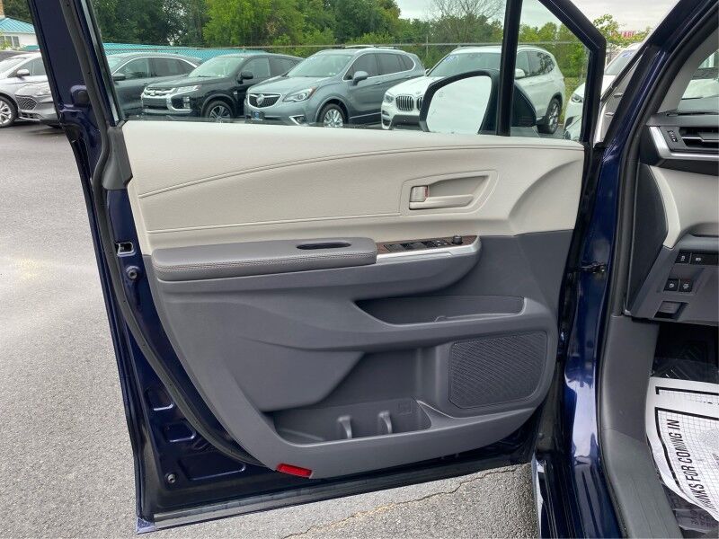 2023 Toyota Sienna LE Bristol  PA