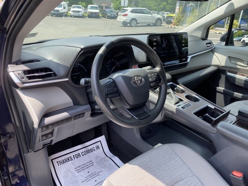 2023 Toyota Sienna LE Bristol  PA