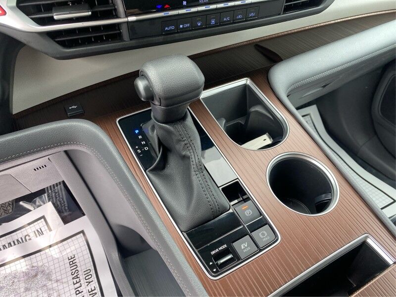 2023 Toyota Sienna LE Bristol  PA