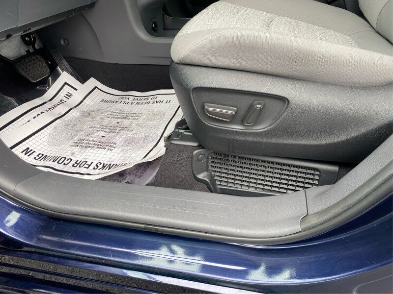 2023 Toyota Sienna LE Bristol  PA