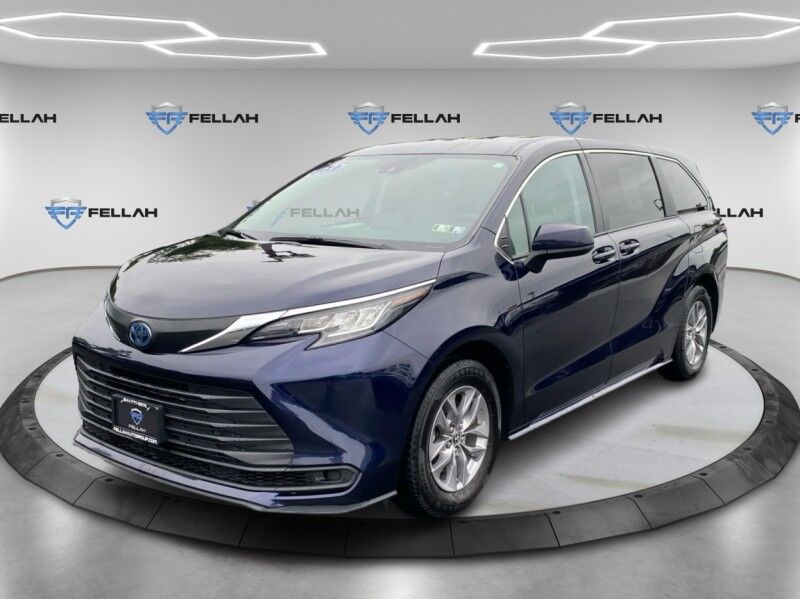 2023 Toyota Sienna LE Bristol  PA