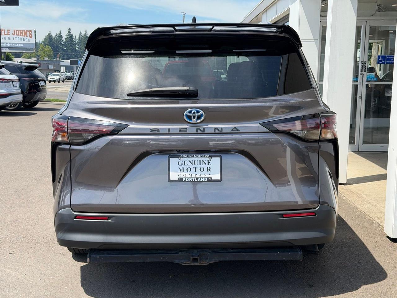 2023 Toyota Sienna LE Gladstone OR