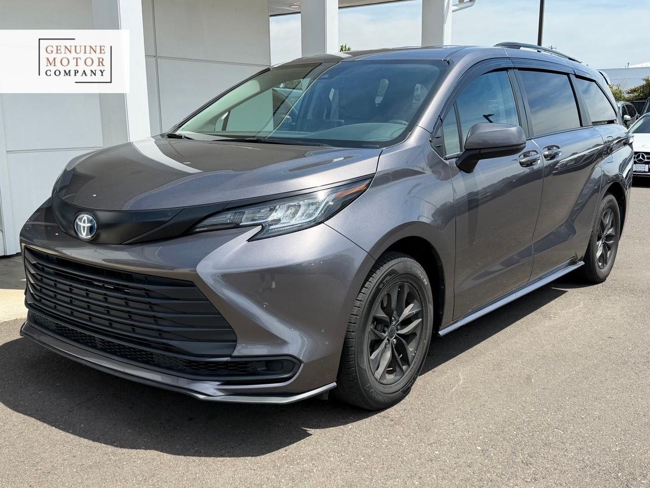 2023 Toyota Sienna LE