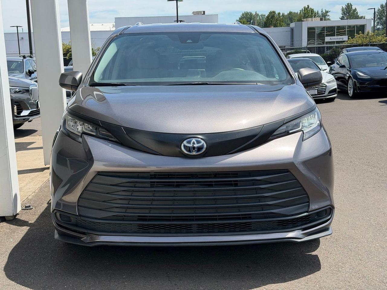 2023 Toyota Sienna LE