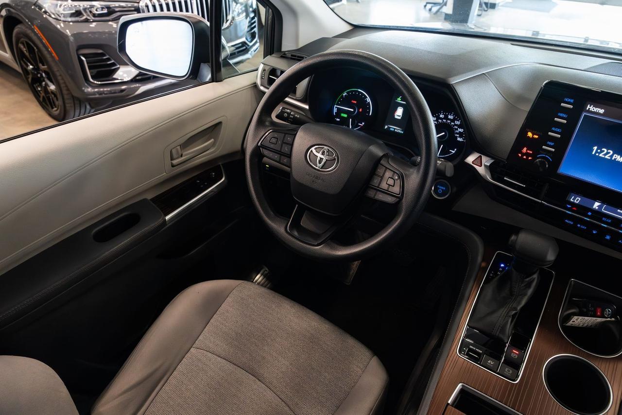 2023 Toyota Sienna LE Gladstone OR