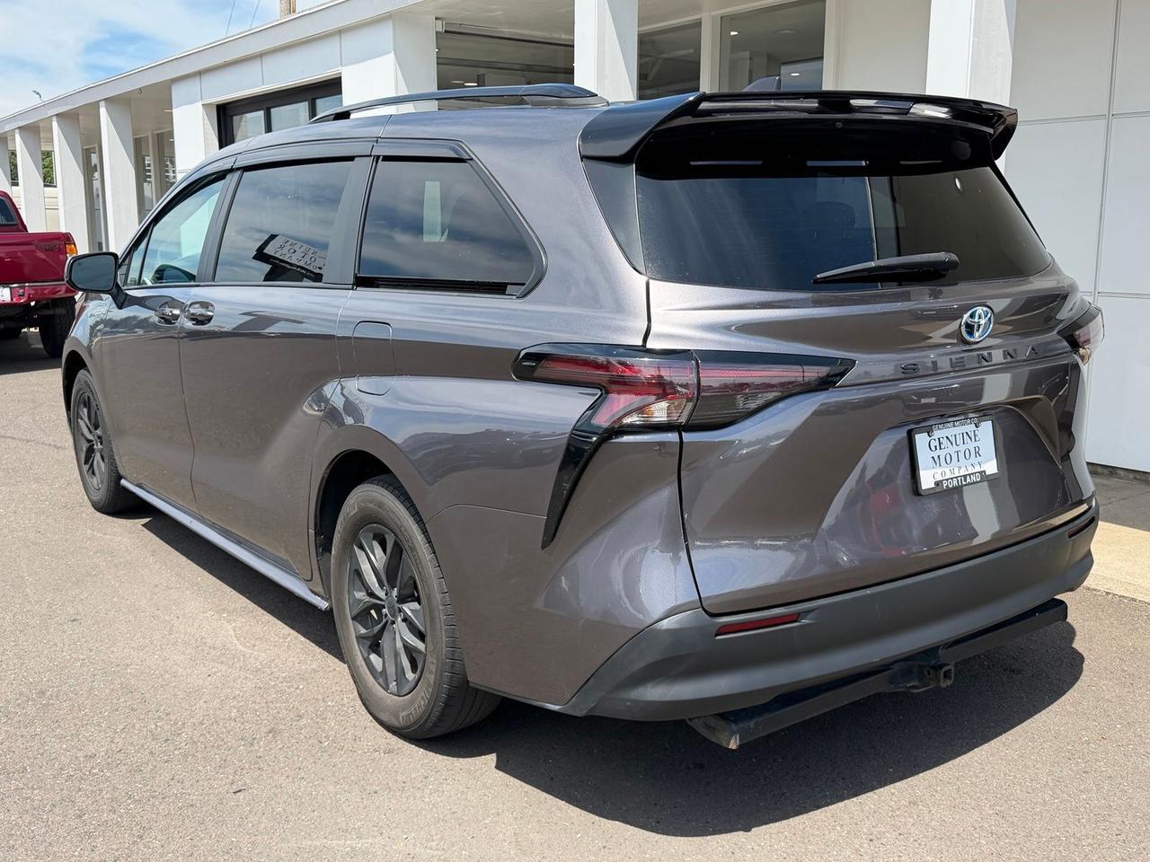 2023 Toyota Sienna LE