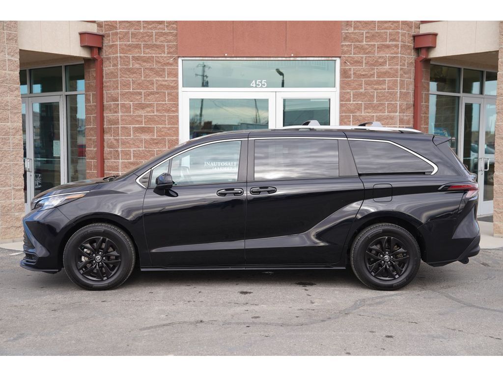 2023 Toyota Sienna LE Huntington UT