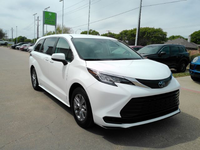2023 Toyota Sienna LE Plano TX