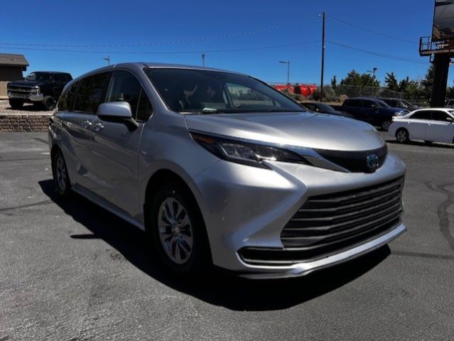 2023 Toyota Sienna LE