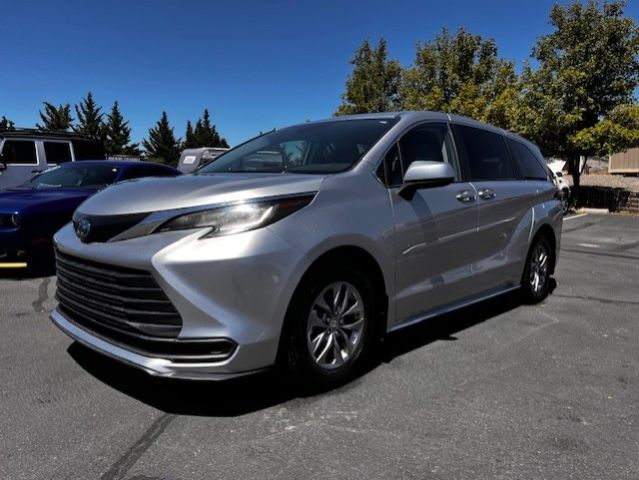 2023 Toyota Sienna LE 8-Passenger Hybrid AWD's photo
