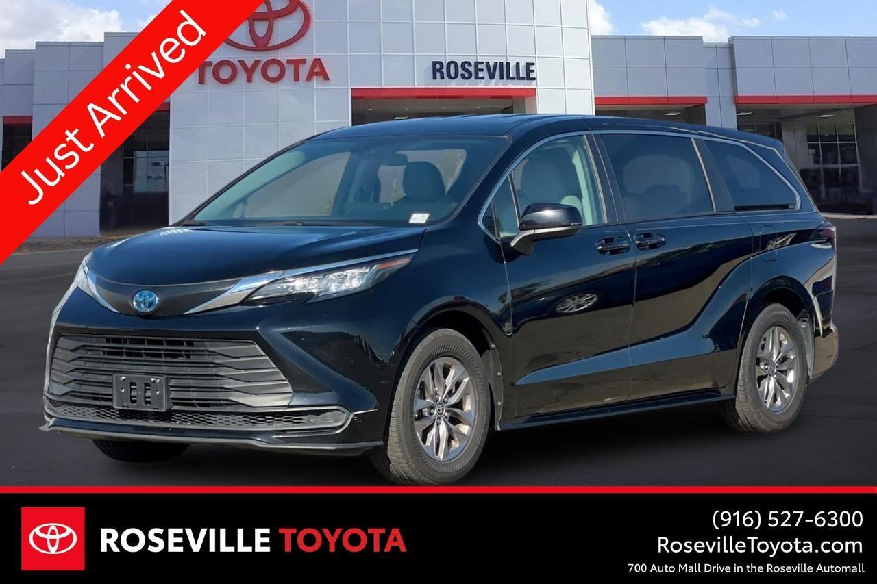 2023 Toyota Sienna LE