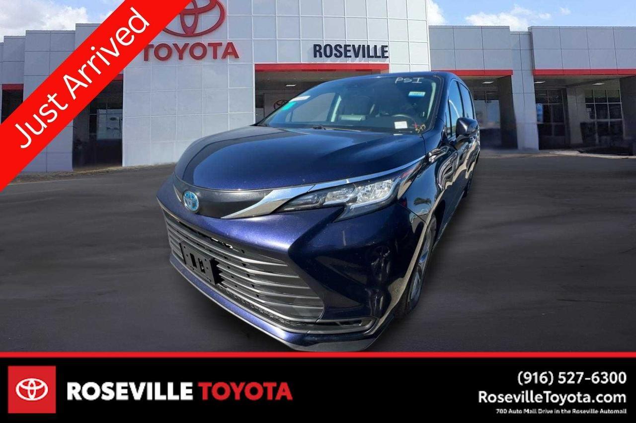 2023 Toyota Sienna LE