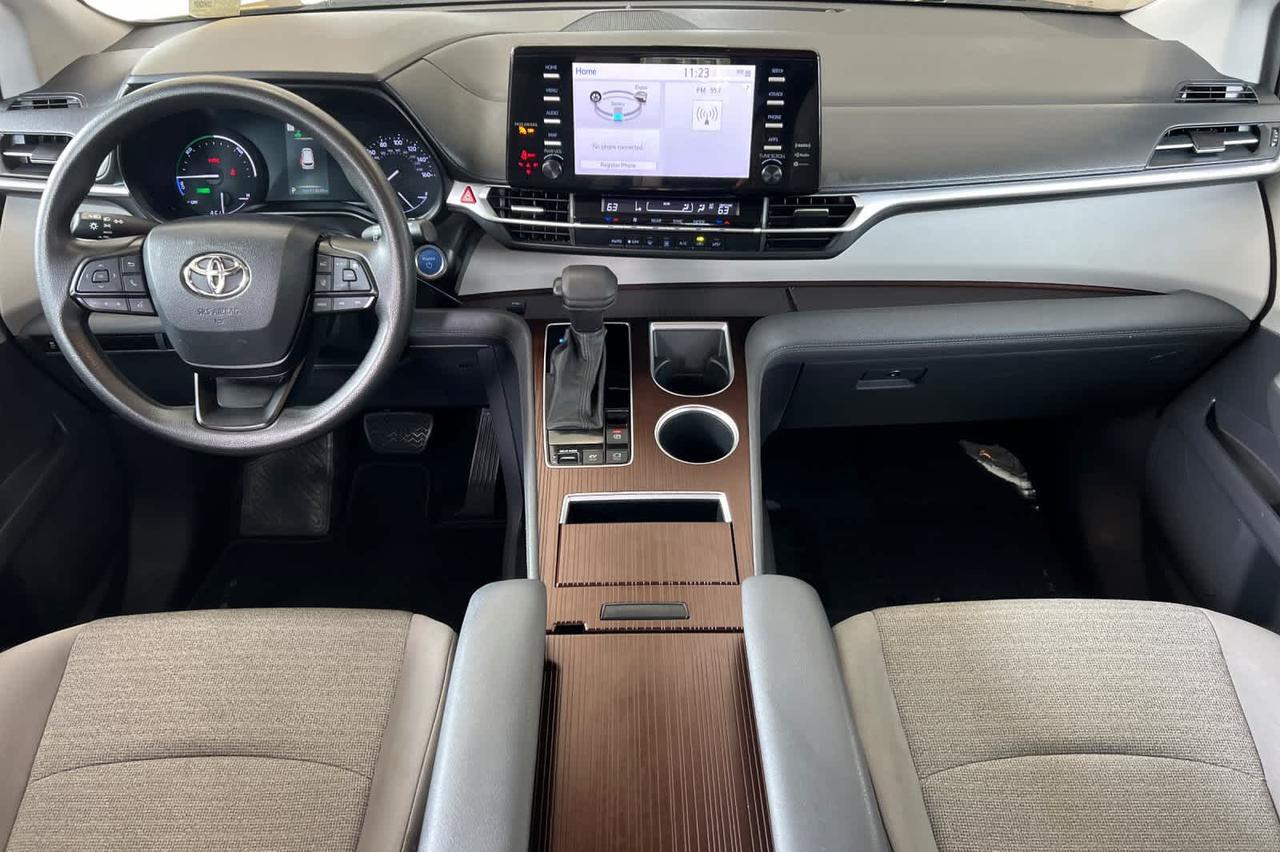2023 Toyota Sienna LE