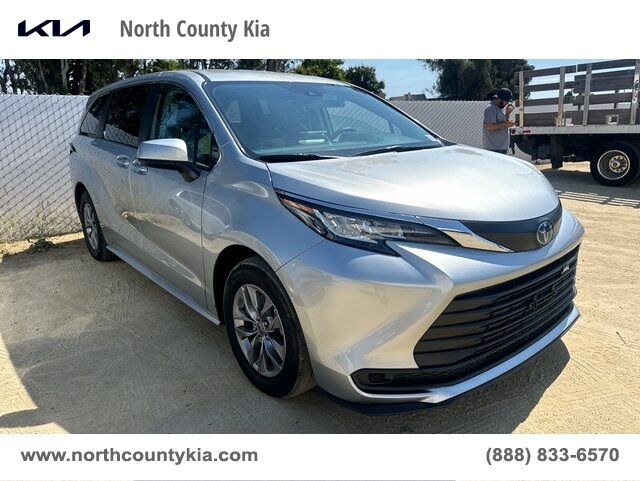 2023 Toyota Sienna LE San Diego County CA