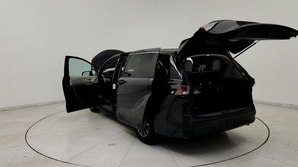 2023 Toyota Sienna LE Laurel MD