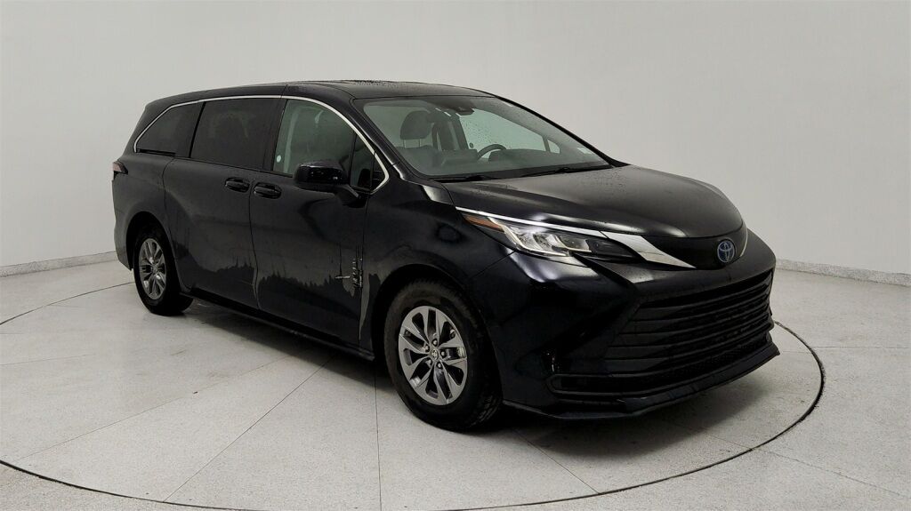 2023 Toyota Sienna LE Laurel MD