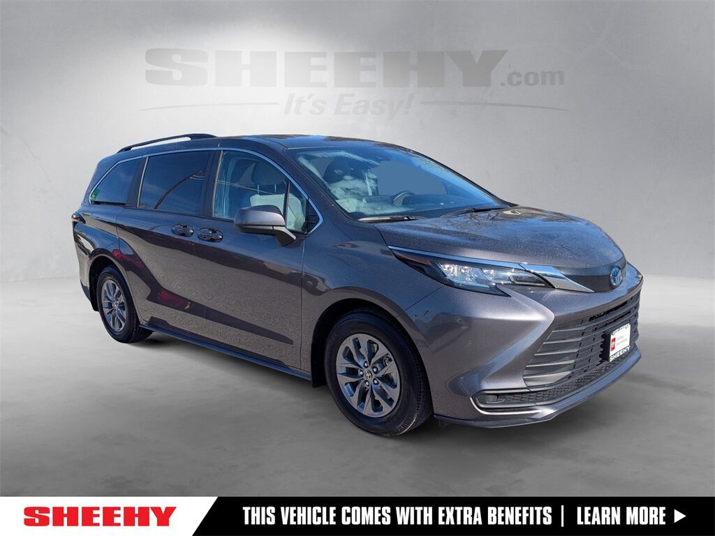 2023 Toyota Sienna LE