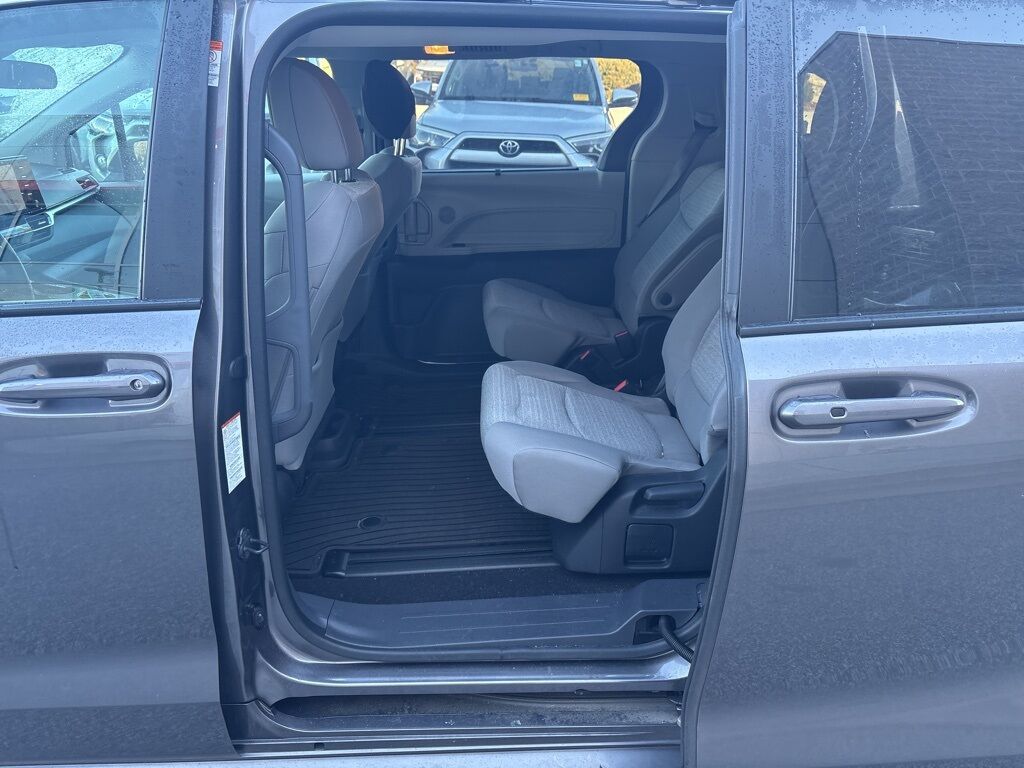 2023 Toyota Sienna LE Cockeysville MD