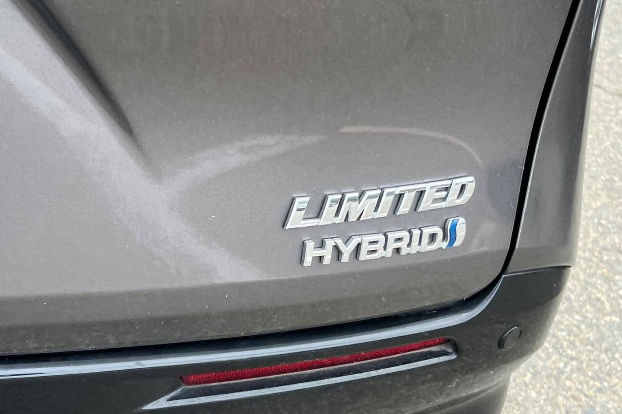 2023 Toyota Sienna Limited Roseville CA