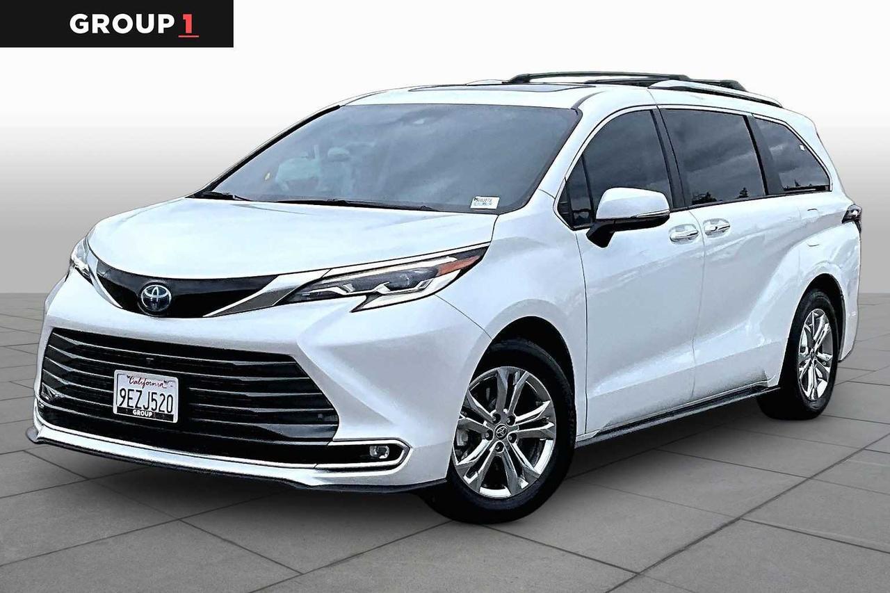 2023 Toyota Sienna Platinum