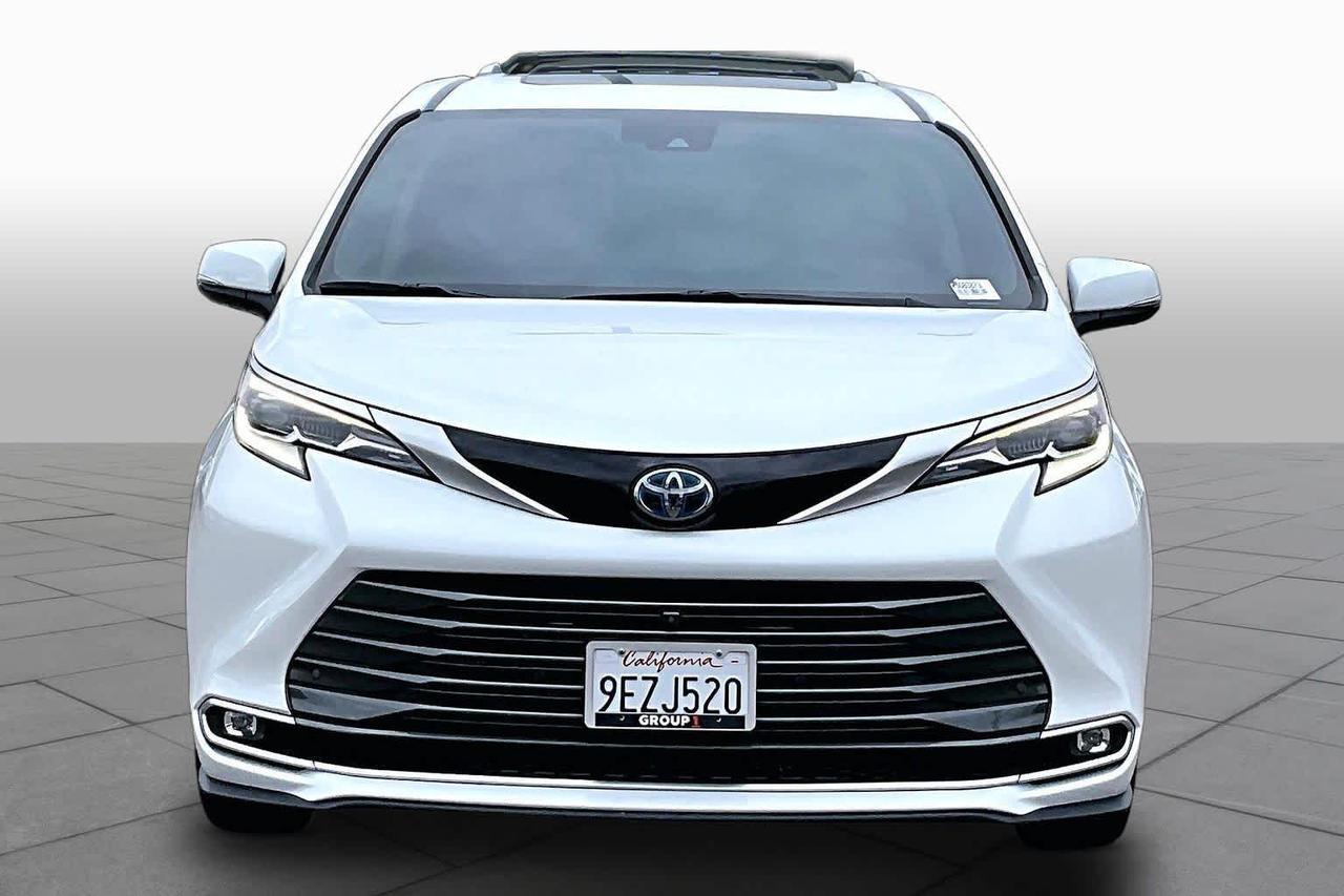 2023 Toyota Sienna Platinum