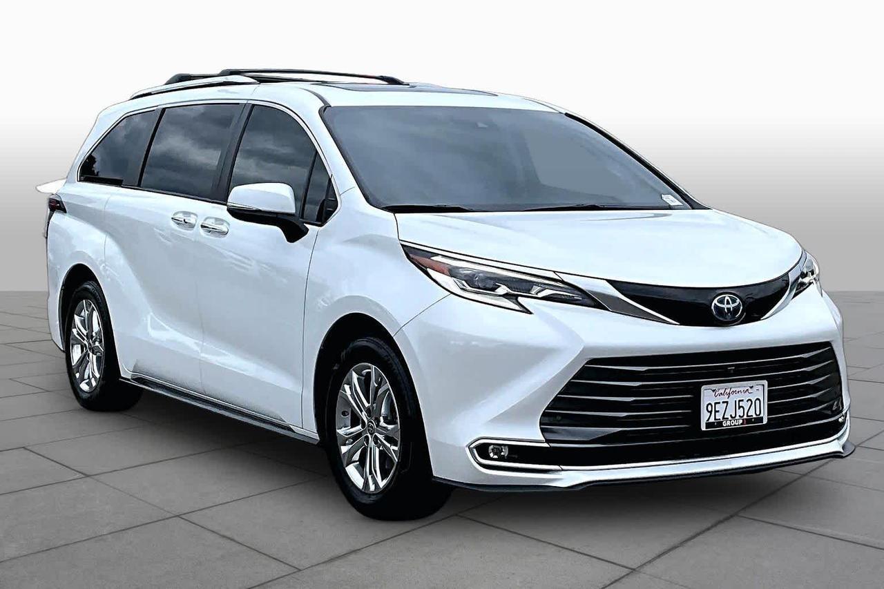 2023 Toyota Sienna Platinum
