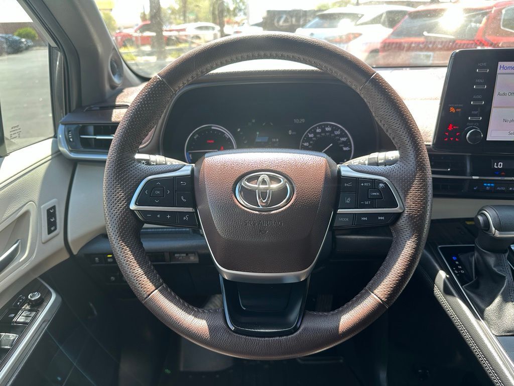 2023 Toyota Sienna Platinum Tucson AZ