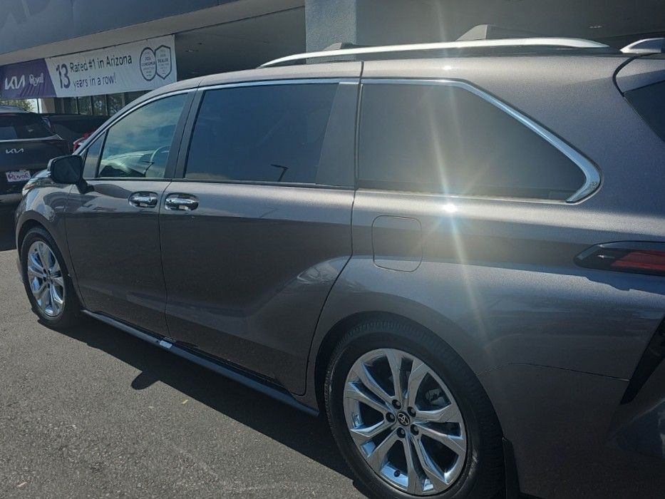 2023 Toyota Sienna Platinum