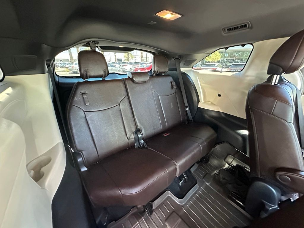 2023 Toyota Sienna Platinum Tucson AZ