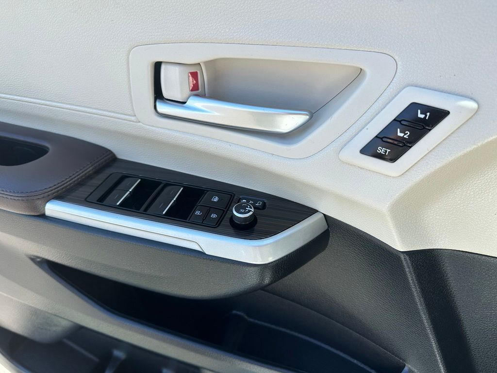 2023 Toyota Sienna Platinum Tucson AZ