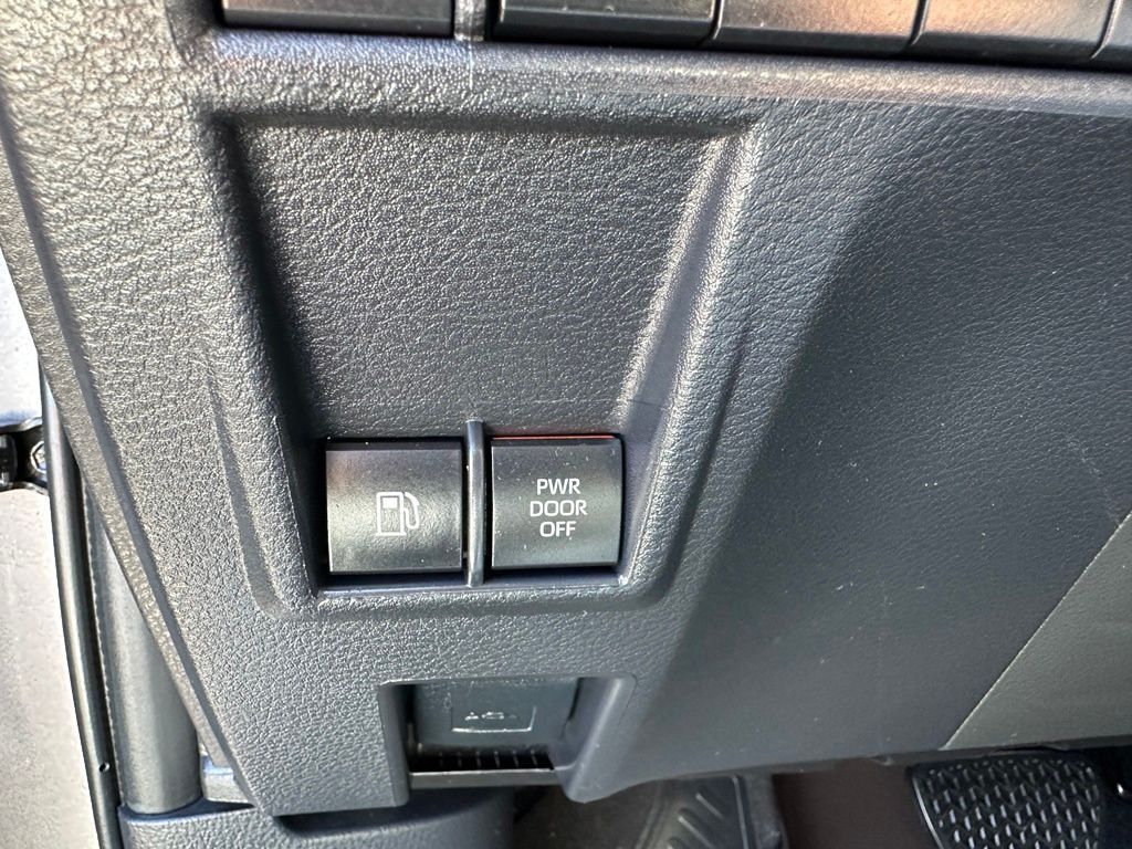 2023 Toyota Sienna Platinum Tucson AZ