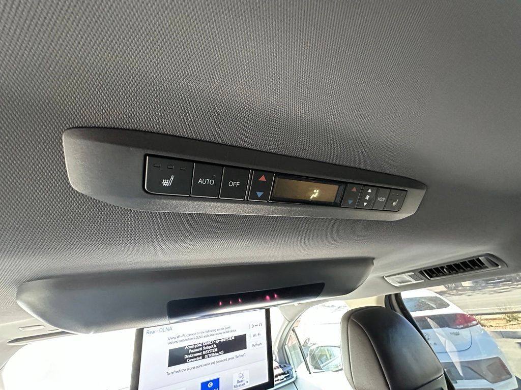 2023 Toyota Sienna Platinum Tucson AZ