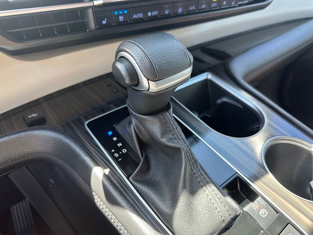 2023 Toyota Sienna Platinum Tucson AZ