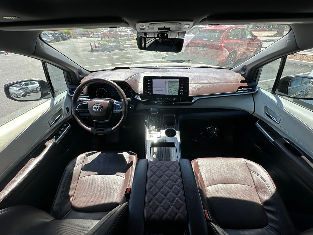 2023 Toyota Sienna Platinum Tucson AZ