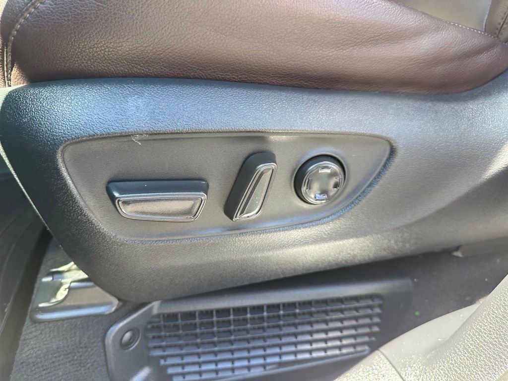 2023 Toyota Sienna Platinum Tucson AZ