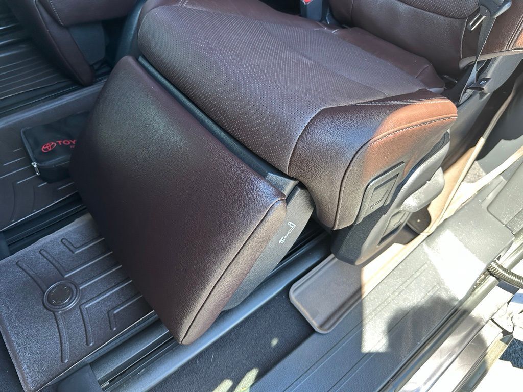 2023 Toyota Sienna Platinum Tucson AZ