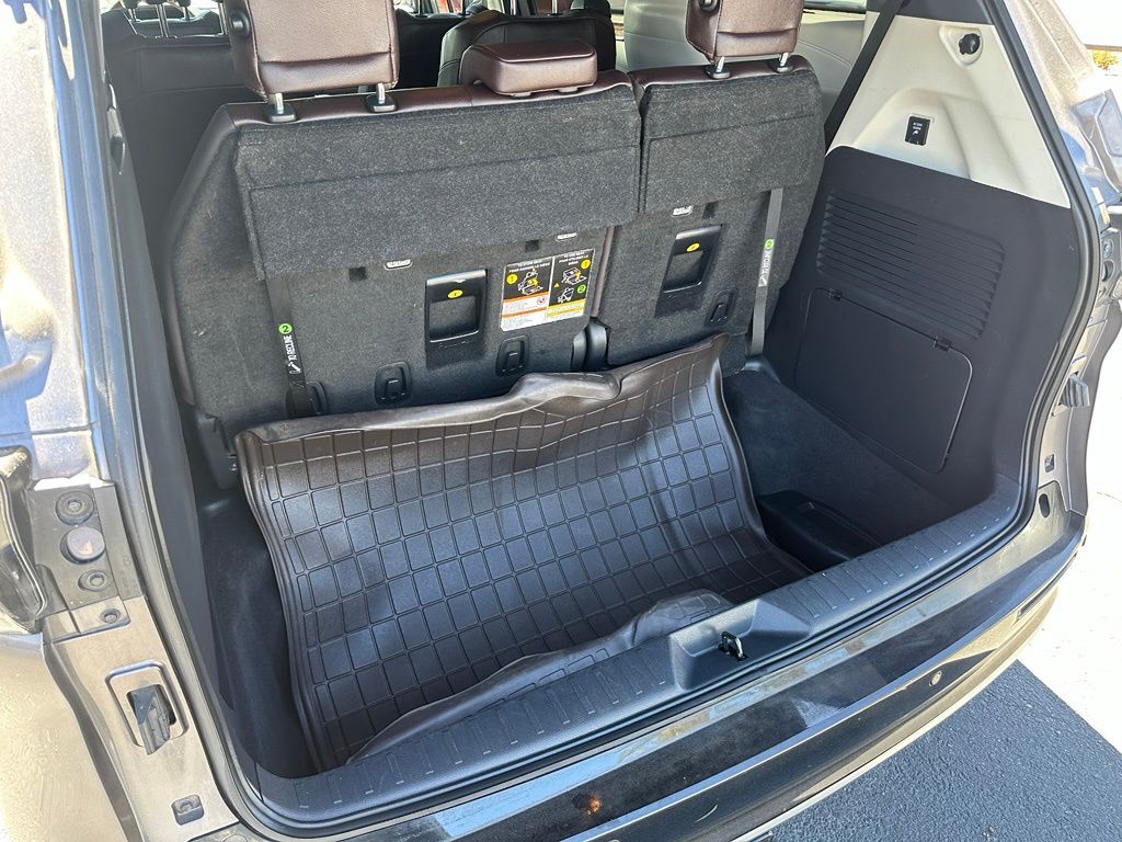 2023 Toyota Sienna Platinum Tucson AZ