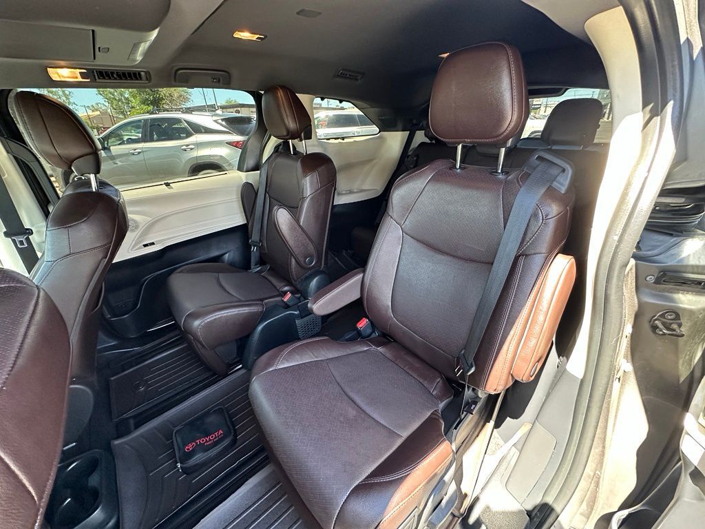 2023 Toyota Sienna Platinum Tucson AZ