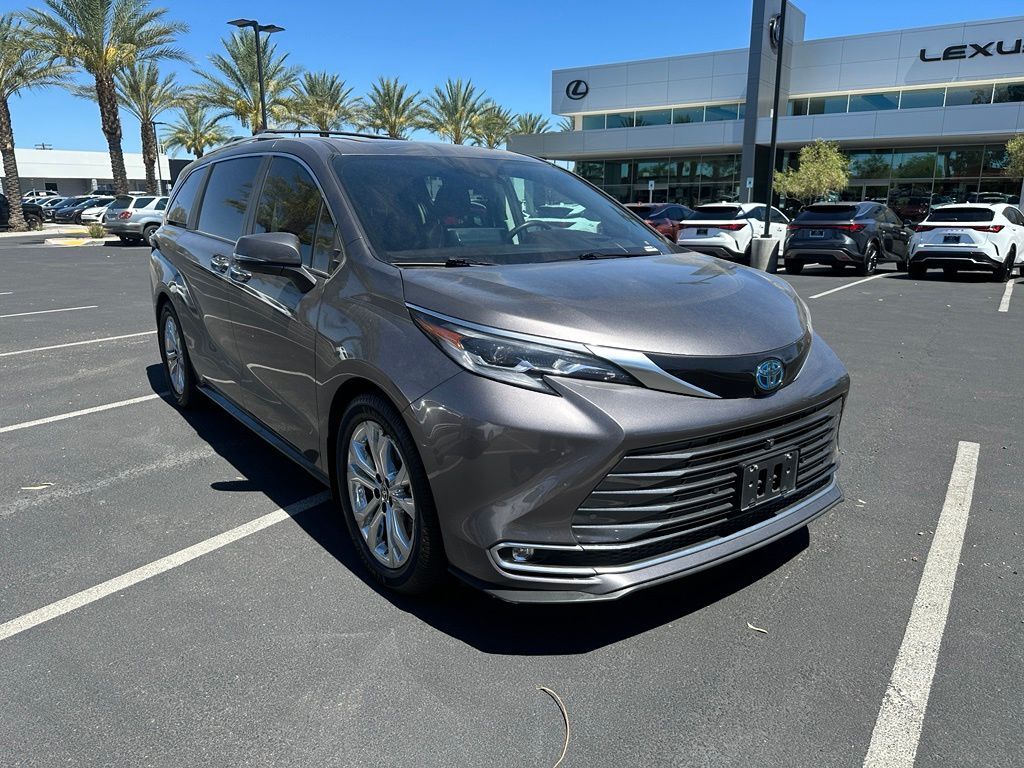 2023 Toyota Sienna Platinum Tucson AZ